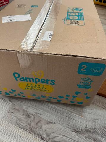 Pampers premium protection maanddoos (240 stuks) beschikbaar voor biedingen