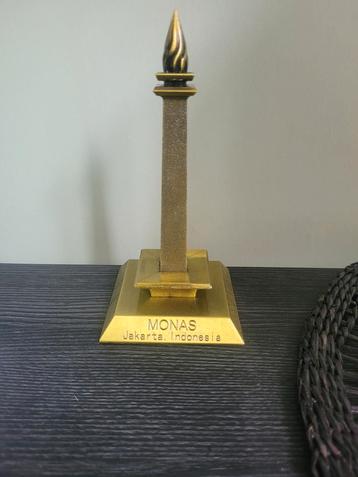 Monument Jakarta MONAS toren souvenir Indonesie beeldje beschikbaar voor biedingen