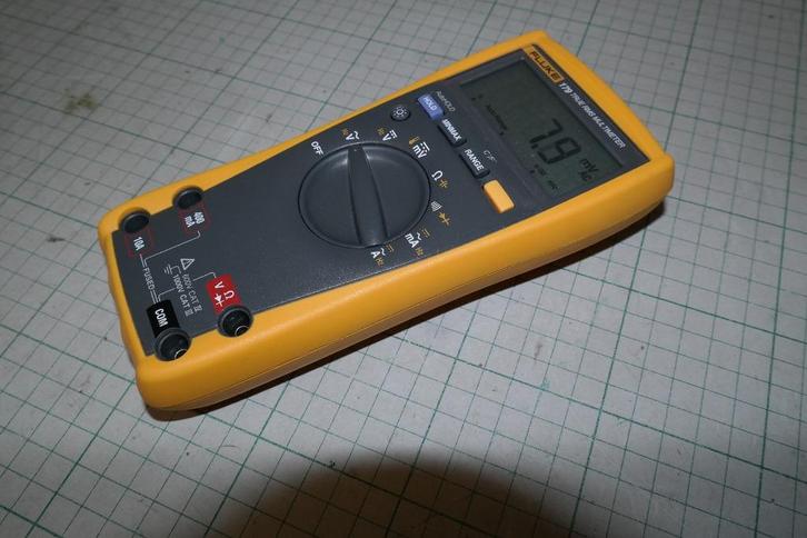 Fluke 175 en 179 True-RMS digitale multimeter lees !!, Doe-het-zelf en Verbouw, Meetapparatuur, Gebruikt, Multimeter, Ophalen of Verzenden