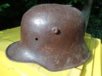 WO 1 helmschaal met sporen granaat inslag, Ophalen of Verzenden, Landmacht, Duitsland, Helm of Baret