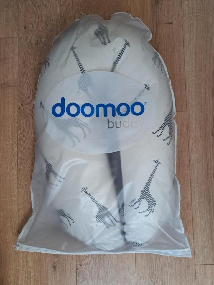 Voedingskussen Doomoo buddy + nieuwe hoes +Imaha relax hoes, Kinderen en Baby's, Babyvoeding en Toebehoren, Zo goed als nieuw