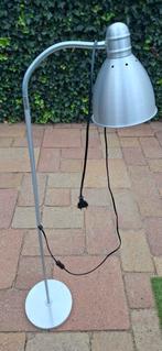 Zilverkleurige leeslamp met flexibele arm, Huis en Inrichting, Lampen | Vloerlampen, Ophalen, Gebruikt, 100 tot 150 cm, Metaal