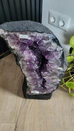 Prachtige amethist geode Brazilië met bergkristal KORTING, Verzamelen, Mineralen en Fossielen, Ophalen of Verzenden, Mineraal