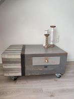 Unieke houten salontafel op wielen, Huis en Inrichting, Tafels | Salontafels, Ophalen