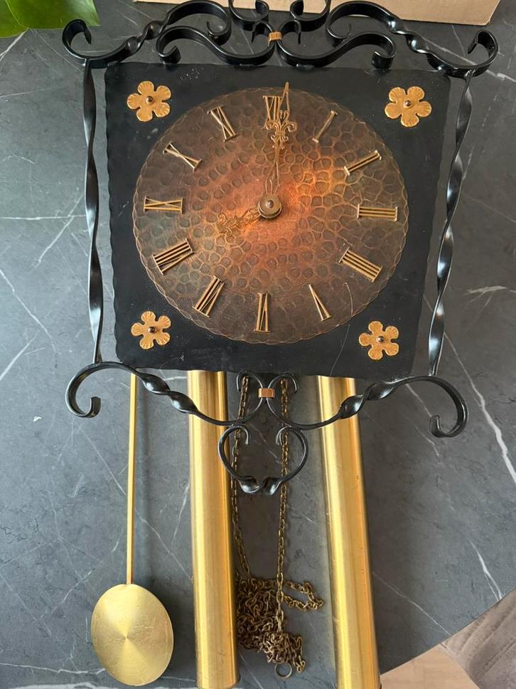 Antieke wandklok met slinger en gewichten, Antiek en Kunst, Antiek | Klokken, Ophalen of Verzenden