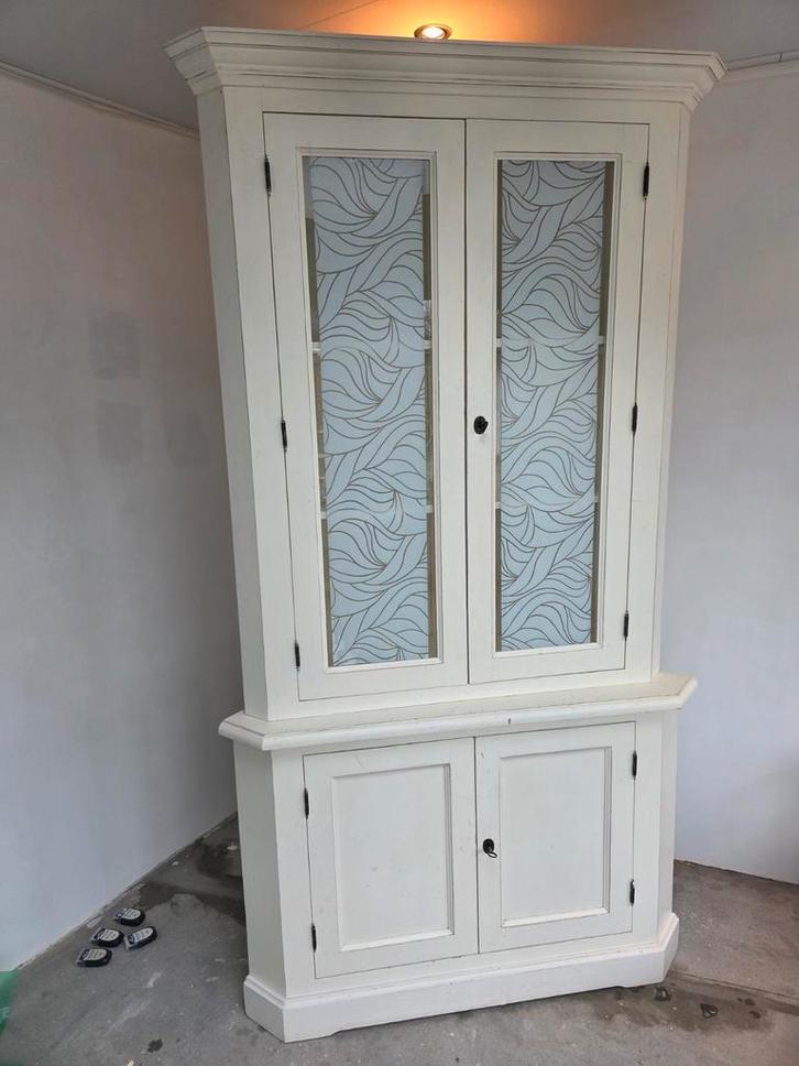 Mooie witte hoekkast, Huis en Inrichting, Kasten | Buffetkasten, Gebruikt, 150 tot 200 cm, Minder dan 50 cm, Met deur(en), Met plank(en)