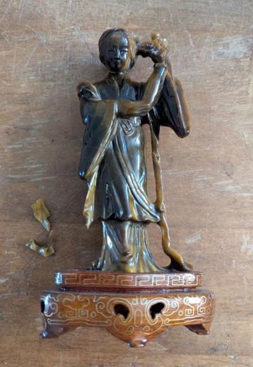 Uniek Chinees Guan Yin tijgeroog beeldje boeddha met bloem beschikbaar voor biedingen