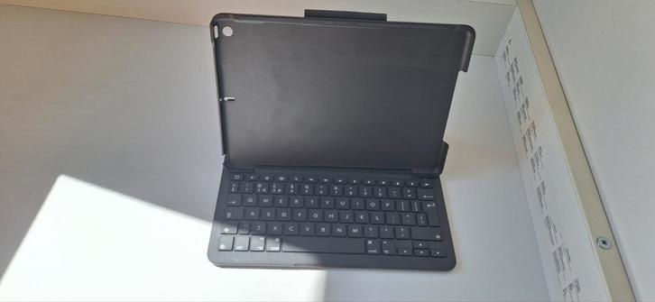Logitech Slim Folio Ipad Hoes, Computers en Software, Tablet-hoezen, Zo goed als nieuw, Bescherming voor- en achterkant, 10 inch