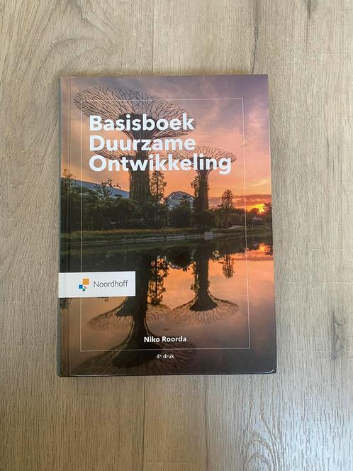 Basisboek duurzame ontwikkeling - Dr. Niko Roorda, Boeken, Wetenschap, Zo goed als nieuw, Ophalen of Verzenden