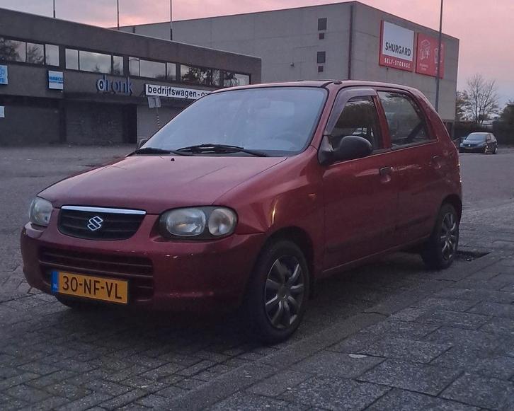 Suzuki Alto 1.1 16V 5d AGS 2003 Rood km 145.000, Auto's, Suzuki, Particulier, Alto, Benzine, B, Hatchback, Handgeschakeld, Origineel Nederlands