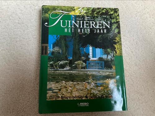 Boek K.T. Noordhuis - Tuinieren het hele jaar, Boeken, Natuur, Zo goed als nieuw, Ophalen of Verzenden