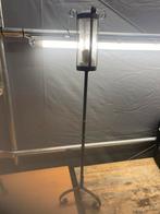 Ijzere staande windlicht, Ophalen