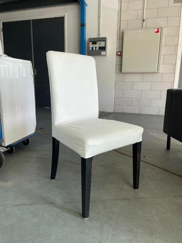Witte eetkamerstoelen (4) beschikbaar voor biedingen