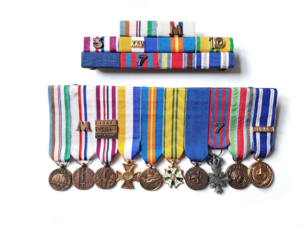 miniatuurset medaille luchtmacht KNBLO HIM HVO HMV zie info, Ophalen of Verzenden, Landmacht, Nederland, Lintje, Medaille of Wings
