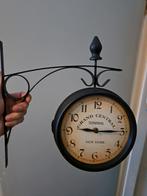 Dubbelzijdige Station Klok - New York Stijl, Huis en Inrichting, Ophalen of Verzenden, Nieuw, Analoog, Wandklok