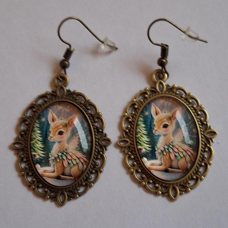 Hertje hert bambi bij kerstboom kerst hang oorbellen, Sieraden, Tassen en Uiterlijk, Oorbellen, Nieuw, Hangers, Overige materialen