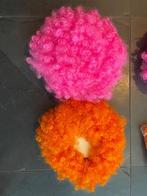 Roze & Oranje Pruiken - Carnaval - Koningsdag, Kleding | Dames, Carnavalskleding en Feestkleding, Ophalen of Verzenden, Nieuw