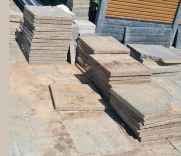 Robuste grijze terrastegels, tegels, 50 bij 50 bij 5, gratis beschikbaar voor biedingen