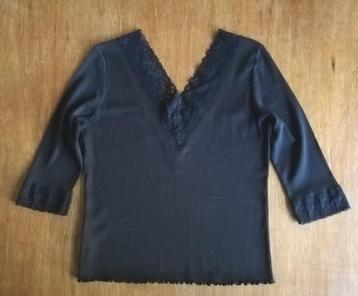 T-shirt zwart. NICECONNECTION. Maat 46 beschikbaar voor biedingen