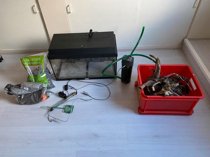 Aquarium 60x30x30 compleet, Dieren en Toebehoren, Vissen | Aquaria en Toebehoren, Zo goed als nieuw, Leeg aquarium, Ophalen of Verzenden