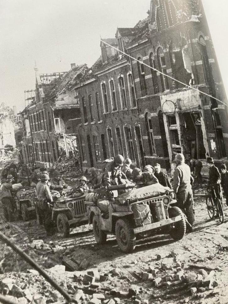 Nederland bevrijd van Limburg tot de Lauwerszee / 1995, Verzamelen, Militaria | Tweede Wereldoorlog, Landmacht, Boek of Tijdschrift