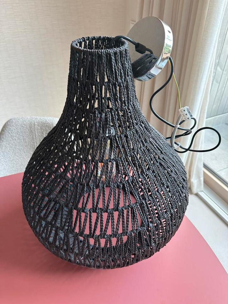 Zuiver Lina Drop hanglamp. Rotan zwart. 2 lampen, Huis en Inrichting, Lampen | Hanglampen, Zo goed als nieuw, 50 tot 75 cm, Stof