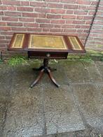 Antiek tafeltje met lederen blad, Antiek en Kunst, Antiek | Meubels | Tafels, Ophalen