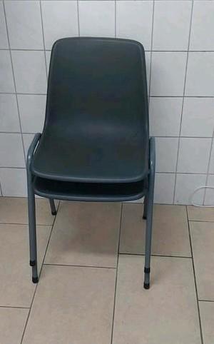 Stoelen beschikbaar voor biedingen