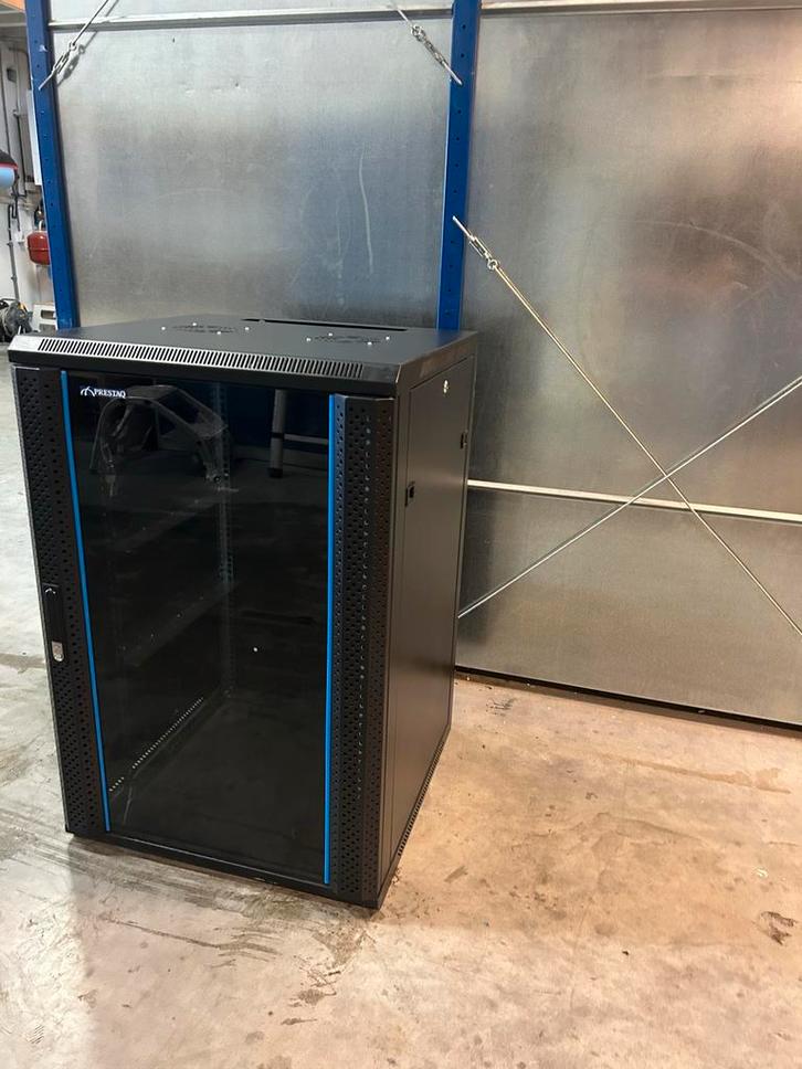 Patchkast Prestaq - Zo goed als nieuw!, Computers en Software, Serverkasten, Nieuw, Glas, Plaatstaal, Ophalen