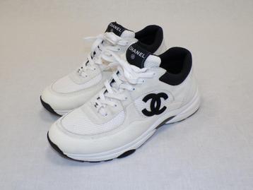 Chanel Trainers White/Black Size 42 beschikbaar voor biedingen