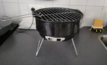 Zo goed als nieuw houtskoolbarbecue met *draagtas/koeltas. beschikbaar voor biedingen