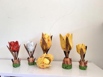 Handgemaakte keramieke tulpen beschikbaar voor biedingen