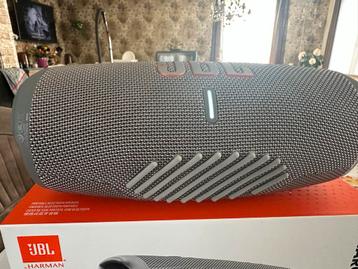JBL Charge 5 zo goed als Nieuw in doos beschikbaar voor biedingen