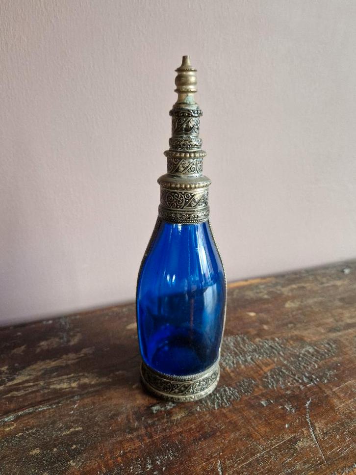 Authentieke antieke Marokkaanse kobaltblauwe parfumfles, Antiek en Kunst, Antiek | Glas en Kristal, Ophalen of Verzenden