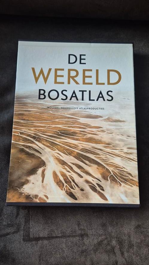 De Wereld Bosatlas 2004, Boeken, Atlassen en Landkaarten, Zo goed als nieuw, Landkaart, Wereld, 2000 tot heden, Ophalen of Verzenden