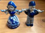 Twee aardewerk beeldjes boerenpaar met juk Holland, Ophalen of Verzenden, Zo goed als nieuw, Mens