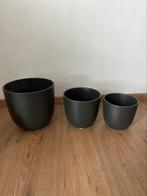 3 bloempotten zwart intratuin, Tuin en Terras, Bloempotten, Ophalen, Rond, Binnen, Zo goed als nieuw