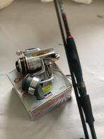 Daiwa vismolen met spinhengel, Ophalen of Verzenden, Nieuw, Molen