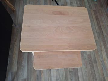 2 bijzettafels van IKEA beschikbaar voor biedingen