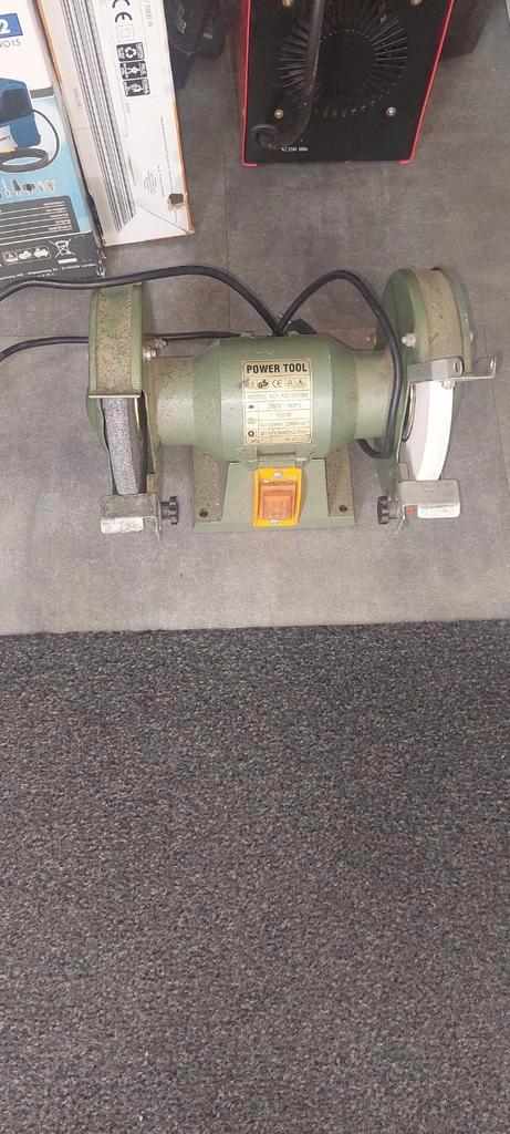 Slijpmachine werkbank, Doe-het-zelf en Verbouw, Gereedschap | Slijpmachines, Gebruikt, Werkbankslijpmachine, Minder dan 700 watt