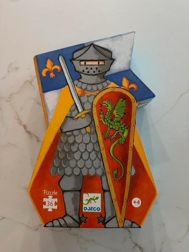Djeco puzzel Ridder met draak 36 stukken 4+, Kinderen en Baby's, Speelgoed | Kinderpuzzels, Zo goed als nieuw, 4 tot 6 jaar, Meer dan 50 stukjes