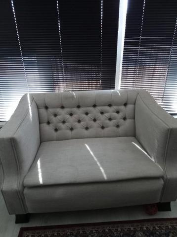 Love seat en 3 zitsbank beschikbaar voor biedingen