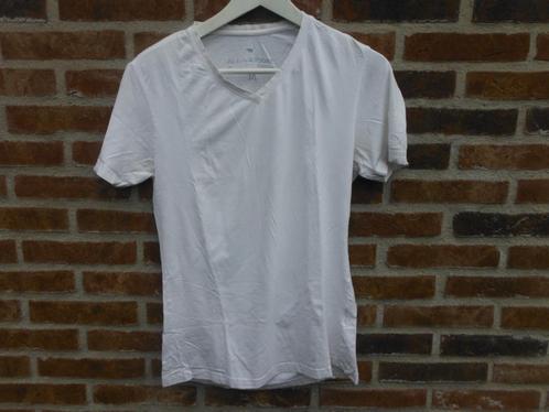 wit t-shirt met v-hals, America Today, mt M, Kleding | Heren, T-shirts, Gedragen, Maat 48/50 (M), Wit, Verzenden