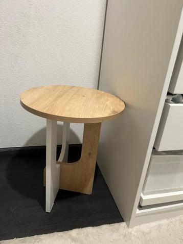 Bijzet tafel beschikbaar voor biedingen
