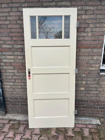 Houten binnendeur met glas beschikbaar voor biedingen