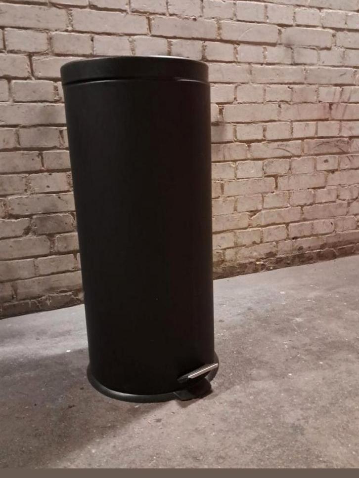Te koop! Ikea prullenbak met pedaal functie., Huis en Inrichting, Woonaccessoires | Prullenbakken, Met pedaal, Ophalen