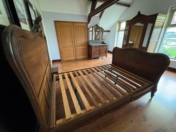 Antiek Houten slaapkamer set (bed, kast, kaptafel) beschikbaar voor biedingen