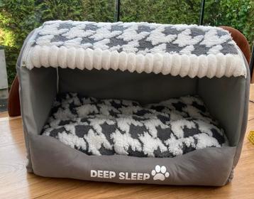 Hondenmand voor klein ras of kattenmandje beschikbaar voor biedingen