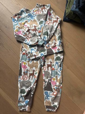 Enig pak - joggingbroek + trui maat 134 beschikbaar voor biedingen