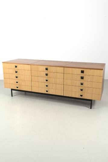 Uniek upcycled dressoir 15 diepe lades SALE Decennia Design beschikbaar voor biedingen